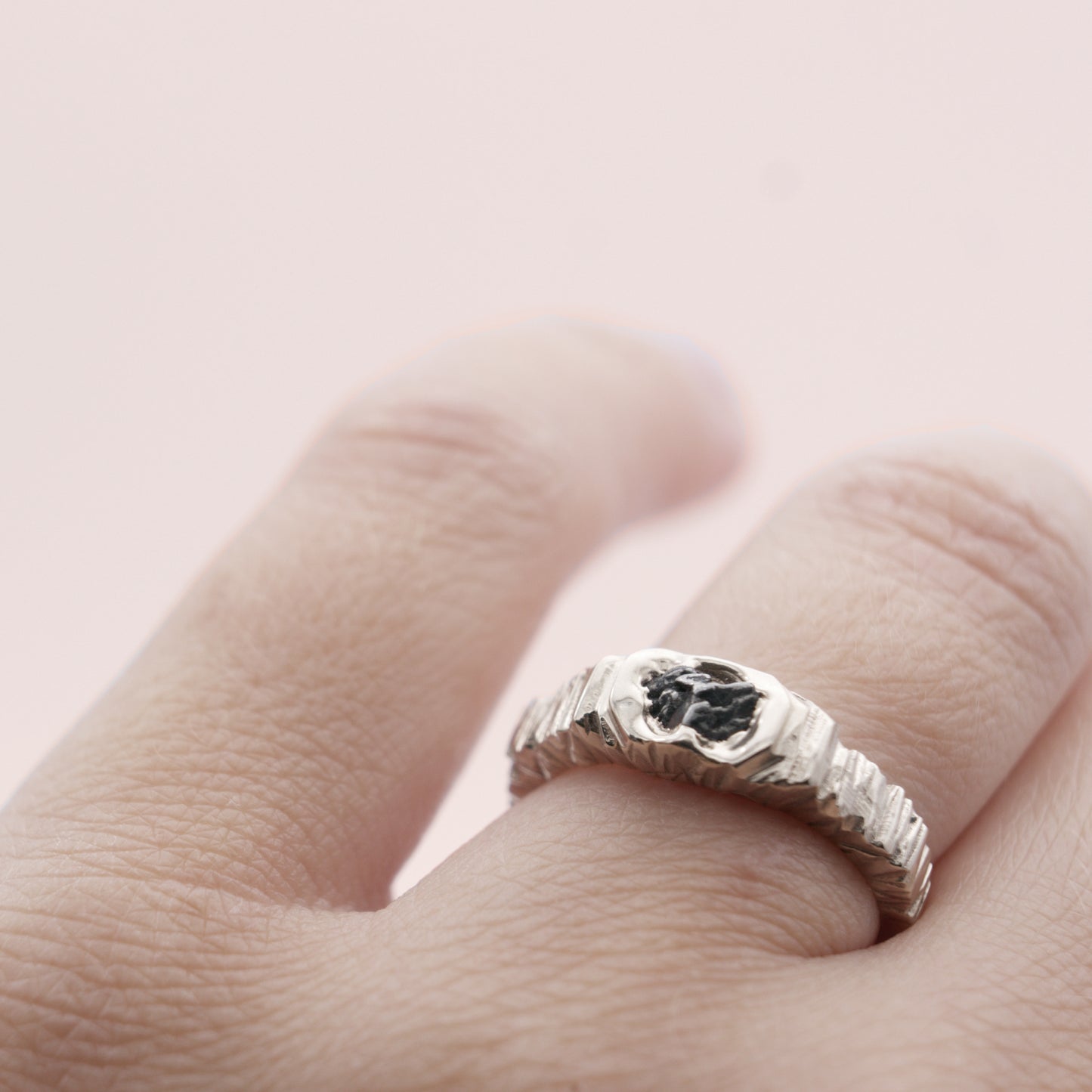ENGAGEMENT RING WITH METEORITE AND BLACK SAPPHIRE