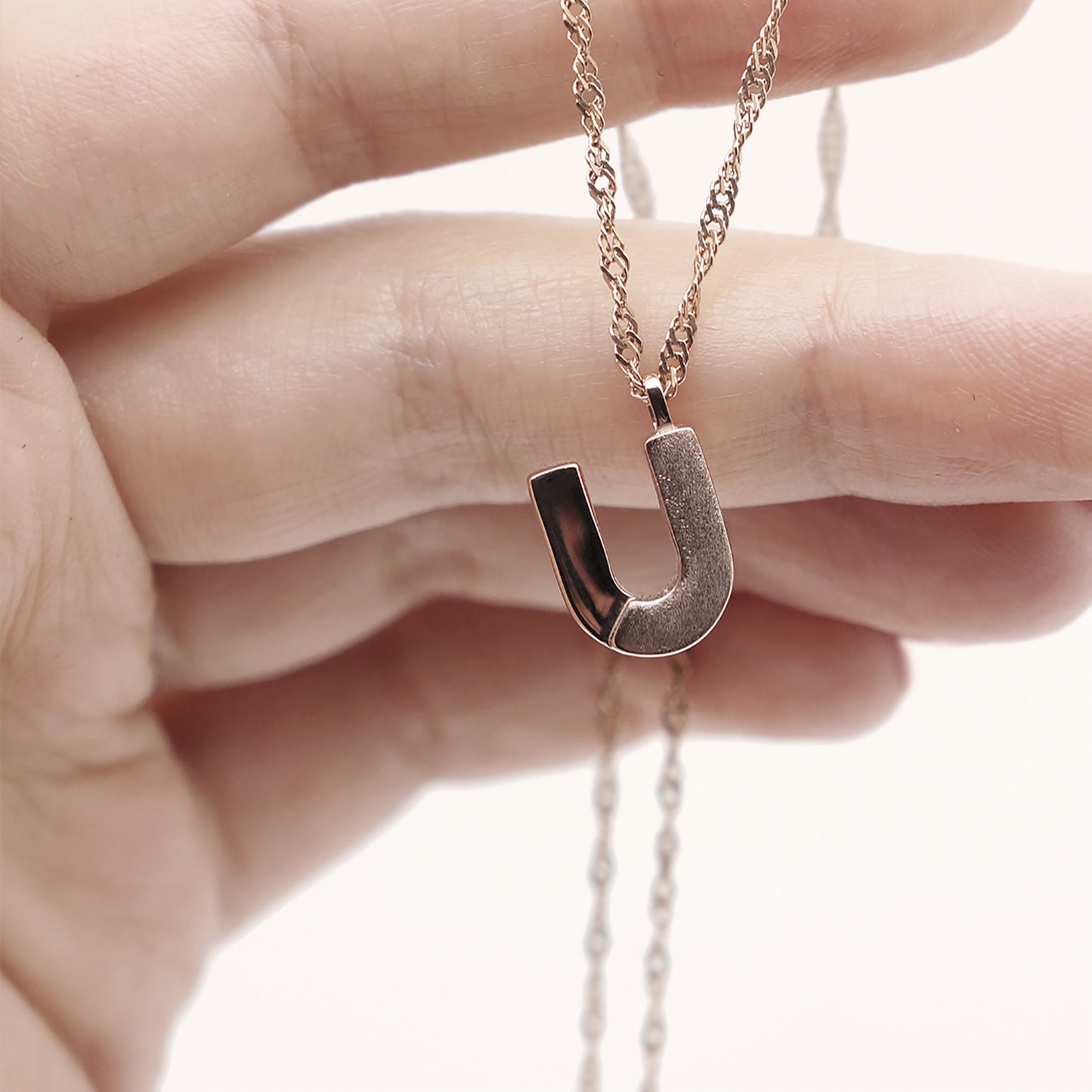 NECKLACE WITH CHILDREN'S INITIALS U+J