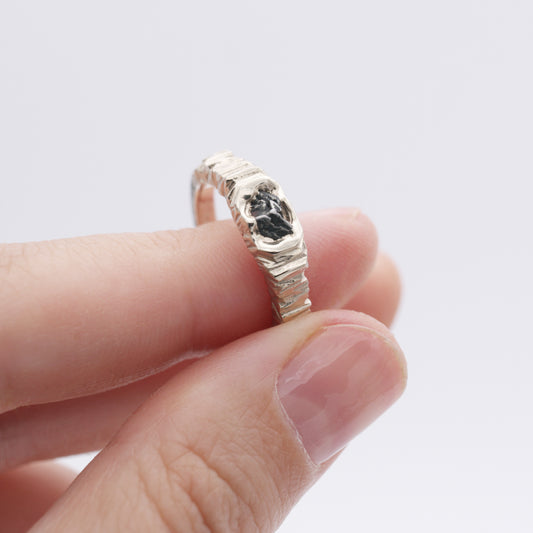 ENGAGEMENT RING WITH METEORITE AND BLACK SAPPHIRE